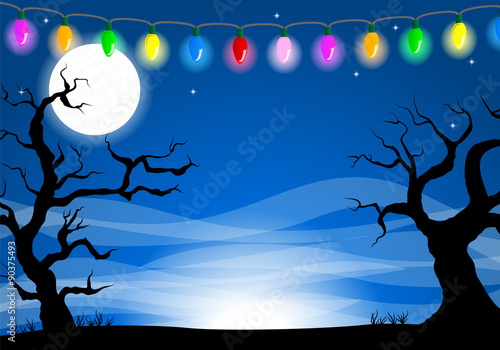 roter Halloween Himmel mit Lichterkette als Hintergrund 