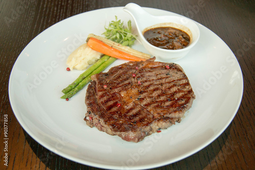  sirloin steak, served with asparagus, grilled carrot