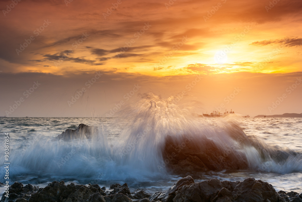 Fototapeta premium Tropical beach beautiful sunset at Sea