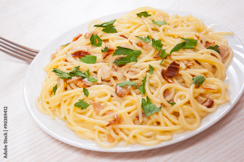 spaghetti with fish sauce