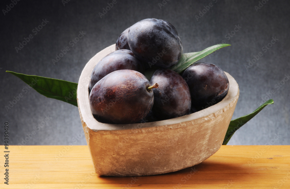 Prunus Domestica خوخ Pruim Luumu Blommetrae Prugna Ciruelo Europeo Pflaume Prunier Sliva Domashnyaya Sliwa Domowa Ameixeira Europeia 欧洲李 セイヨウスモモ พล มย โรป Plums մամխասալորենի שזיף Stock Photo Adobe Stock