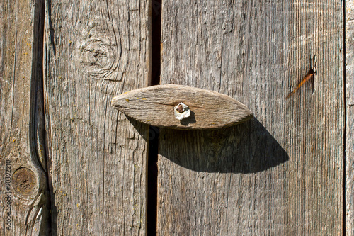 Quadro em tela Old wooden door lock on an old plank wall