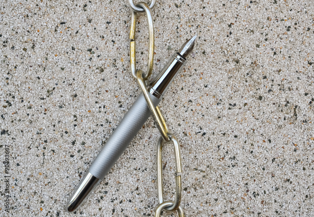 Obraz premium Pen and chain