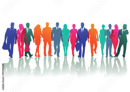 Farbige Gruppen und Personen auf der Straße