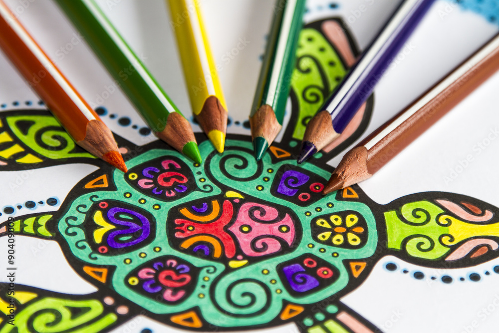 lápices de colores sobre dibujo de tortuga, mandala Stock Photo | Adobe  Stock
