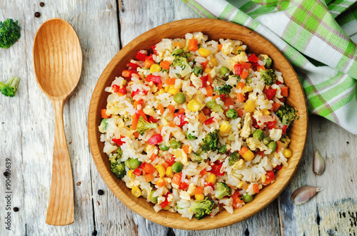 broccoli carrots corn green peas red pepper rice