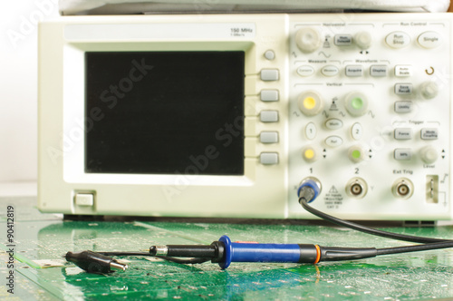 Oscilloscope with high frequency probe