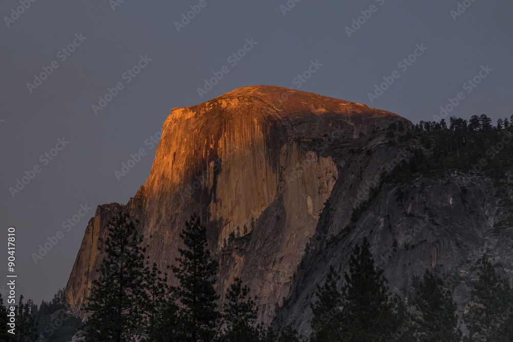 Yosemite Dome al tramonto