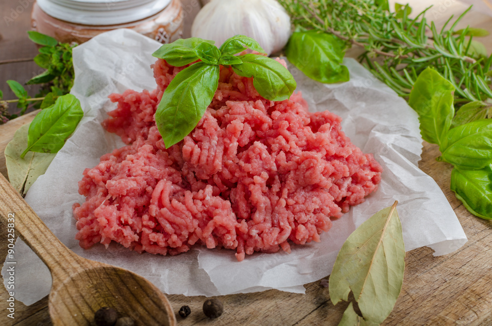 Minced beef raw