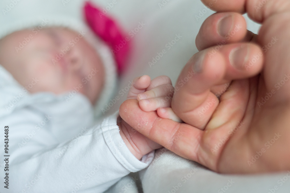 Main bébé, doigts mains papa maman Main bébé, doigts mains papa maman