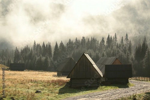 Fototapeta Naklejka Na Ścianę i Meble -  Huts along the trail in the Carpathian Mountains on a foggy morning, Poland