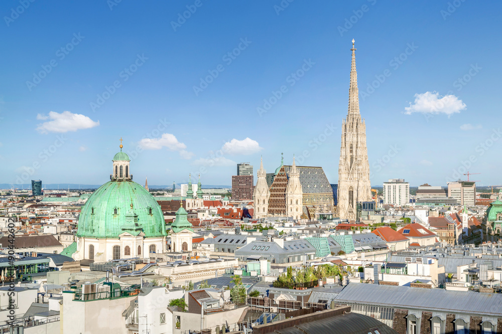 Fototapeta premium Widok na panoramę Wiednia z katedrą św. Szczepana w Wiedniu, Austria