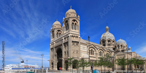 Tableau sur toile Marseille, Cathédrale de la major et bateau de croisière