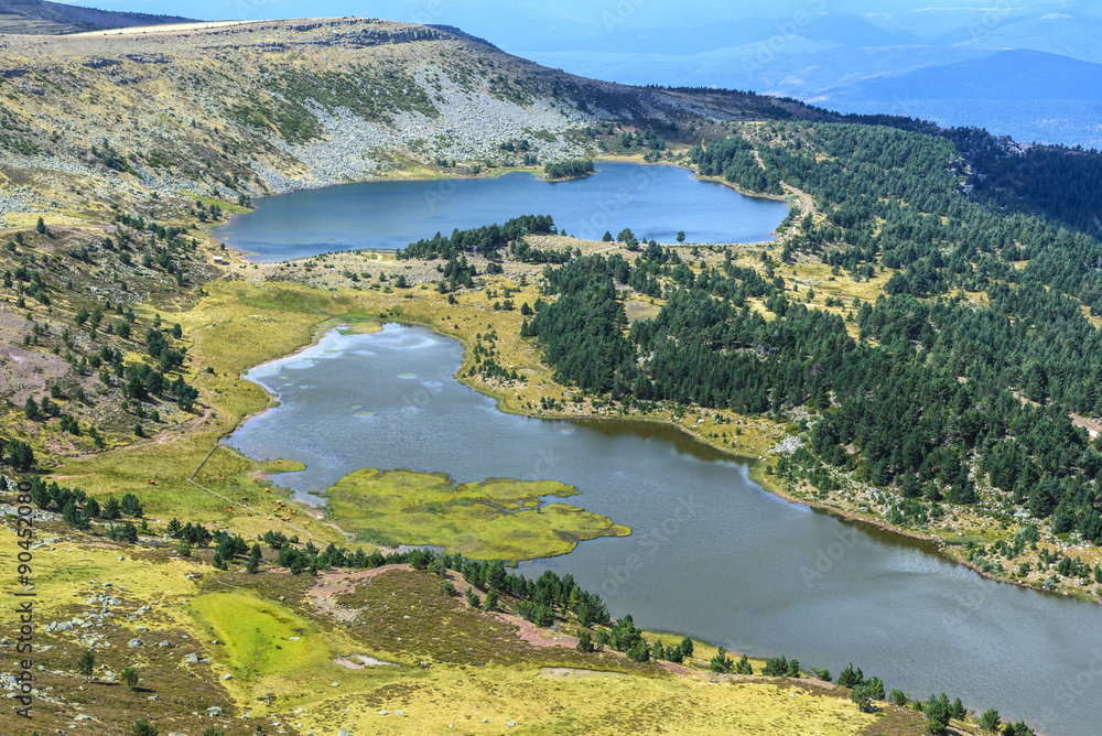 Lagunas Negra y Larga en el Parque Natural de las Lagunas de Neila, Burgos (España)