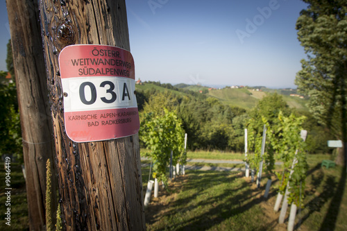 Österreichischer Weitwanderweg, Markierung an der südsteirischen Weinstraße, Weinstrasse, Steiermark photo