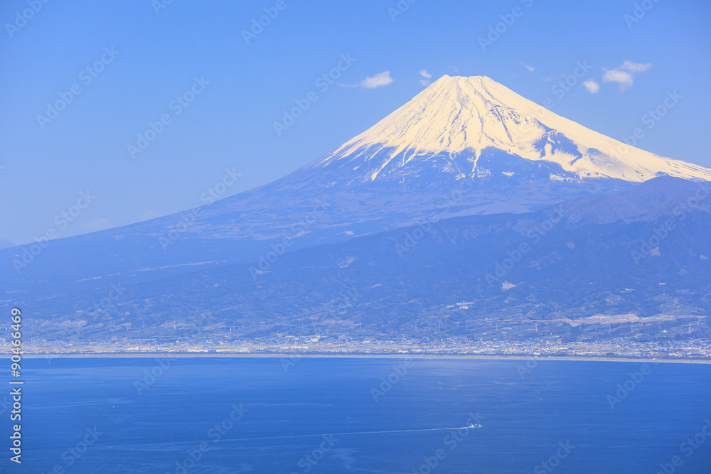 だるま山高原から望む富士山と駿河湾　静岡県伊豆市