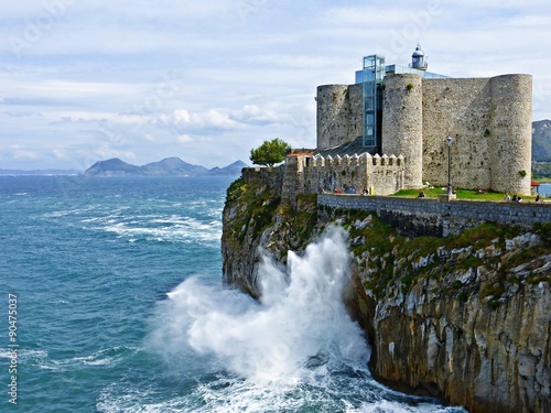 OLEAJE EN CASTRO URDIALES photo