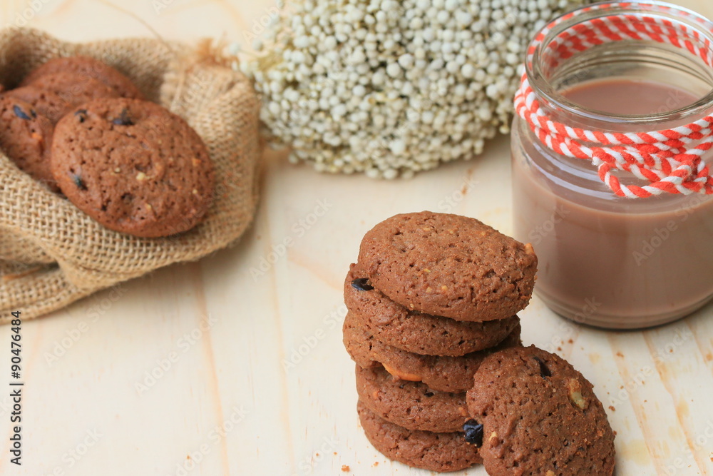 Chocolate chip cookies and cocoa drinks Chocolate chip cookies and cocoa drinks