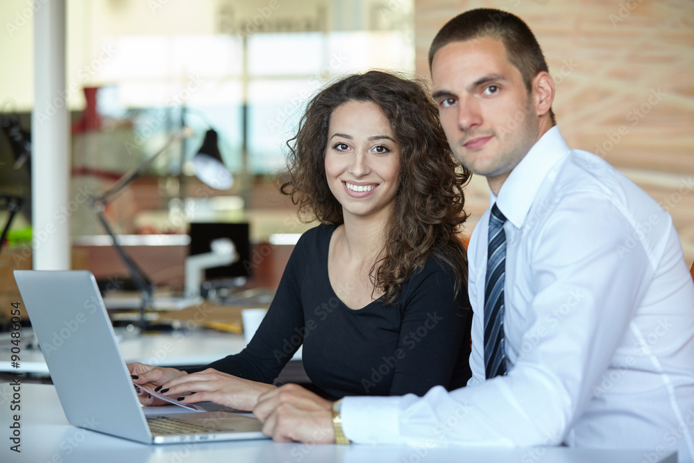 Obraz premium business partners discussing