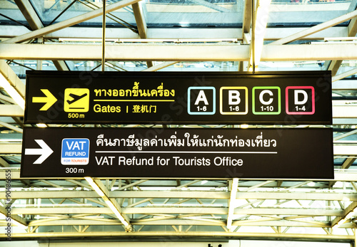 Airport signage in Thai