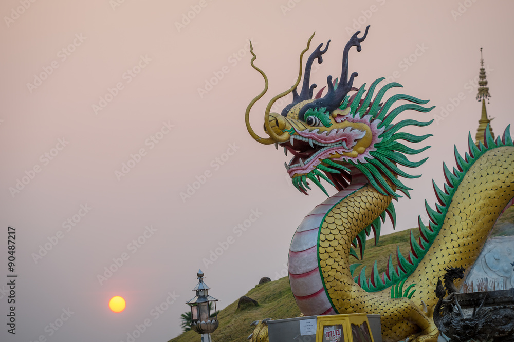 Fototapeta premium Dragon statue in the center, Wat Huay pla kang