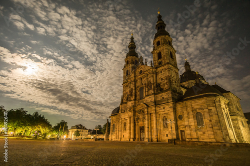 Fuldaer Dom unter Vollmondhimmel