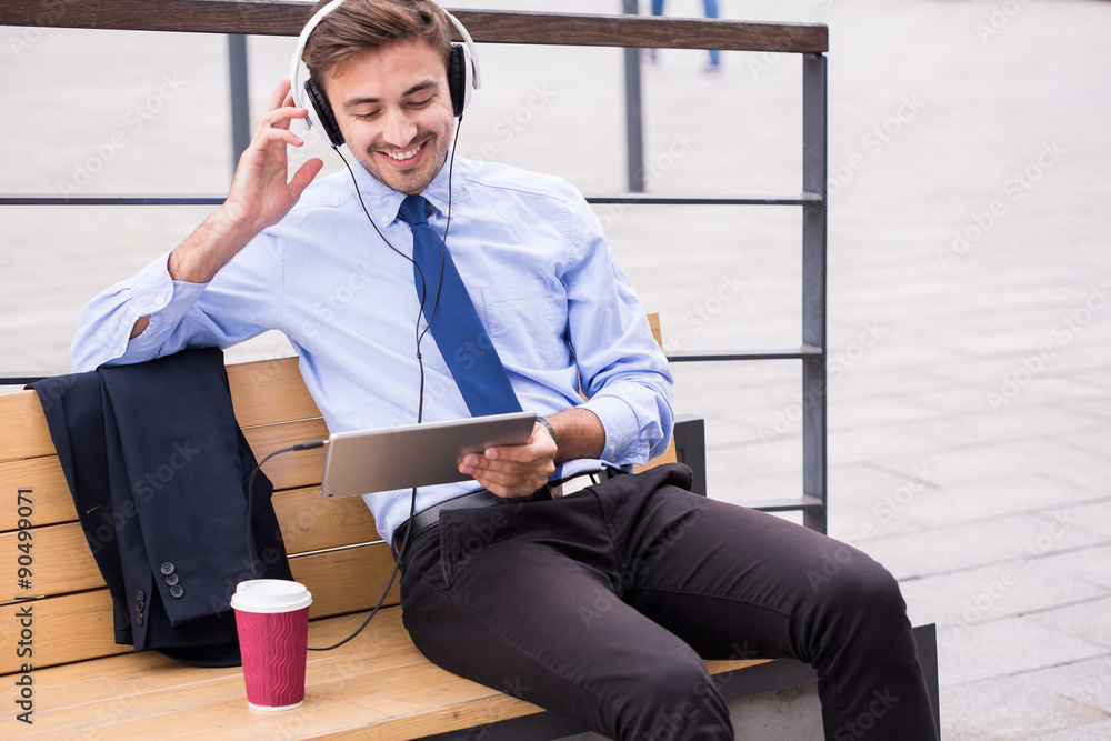 Obraz na plátně Business voyager with tablet