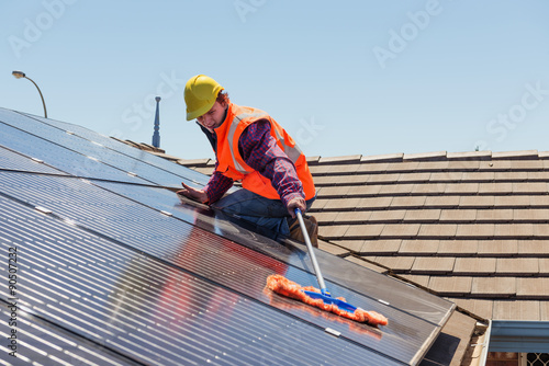 Wallpaper Mural worker and solar panels Torontodigital.ca