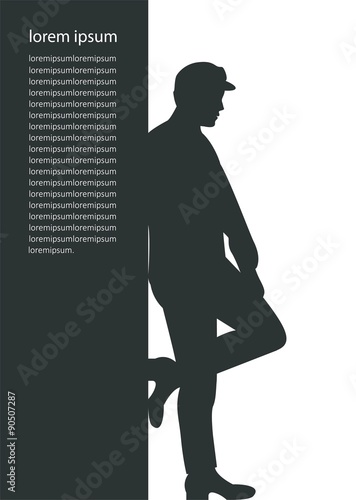 silhouette di uomo poggiato al muro
