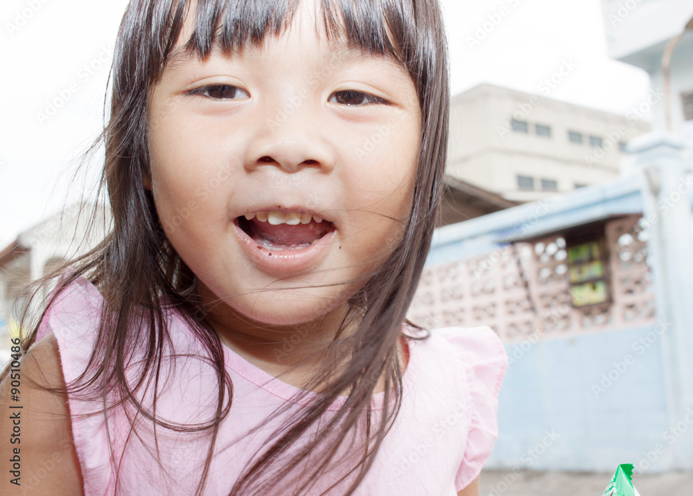 Little kids are happy. Little kids are happy.