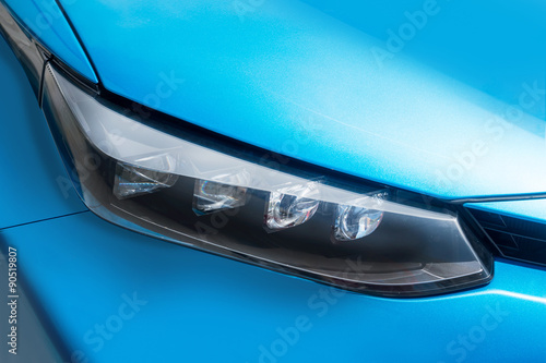 青い車のヘッドライト Headlight of the blue car © norikko