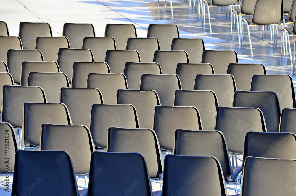 Naklejka premium Stuhlreihen bei einem Freiluft Event