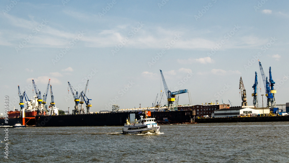 Kräne und Trockendock im Hafen Hamburg Kräne und Trockendock im Hafen Hamburg