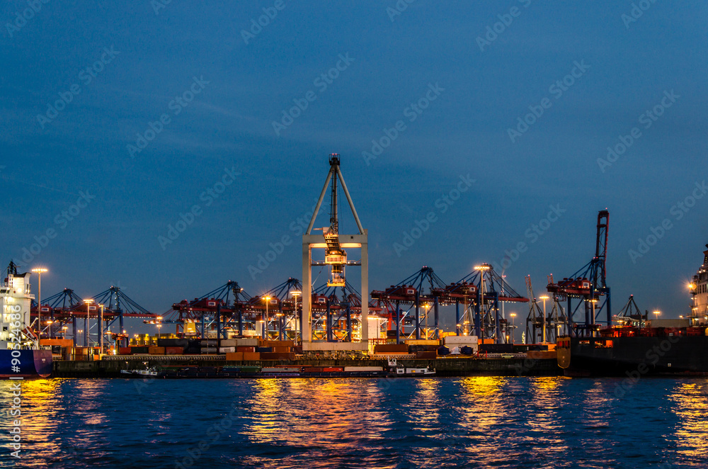 Container Hafen Hamburg zur blauen Stunde