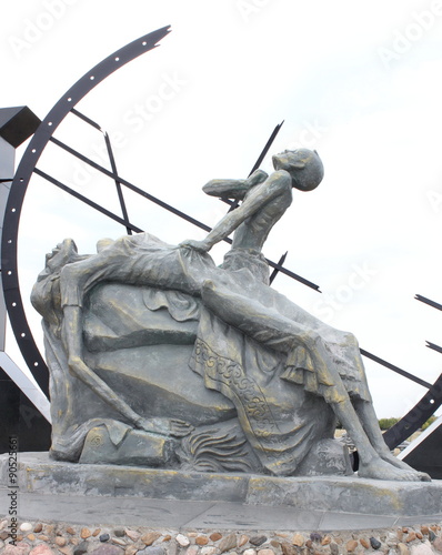 Монументальный памятник жертвам голодомора (Павлодар, Казахстан)