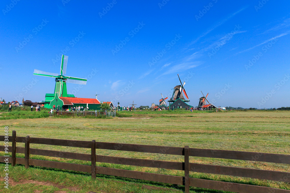 Fototapeta premium Classic Dutch windmill at Zaanse Schans