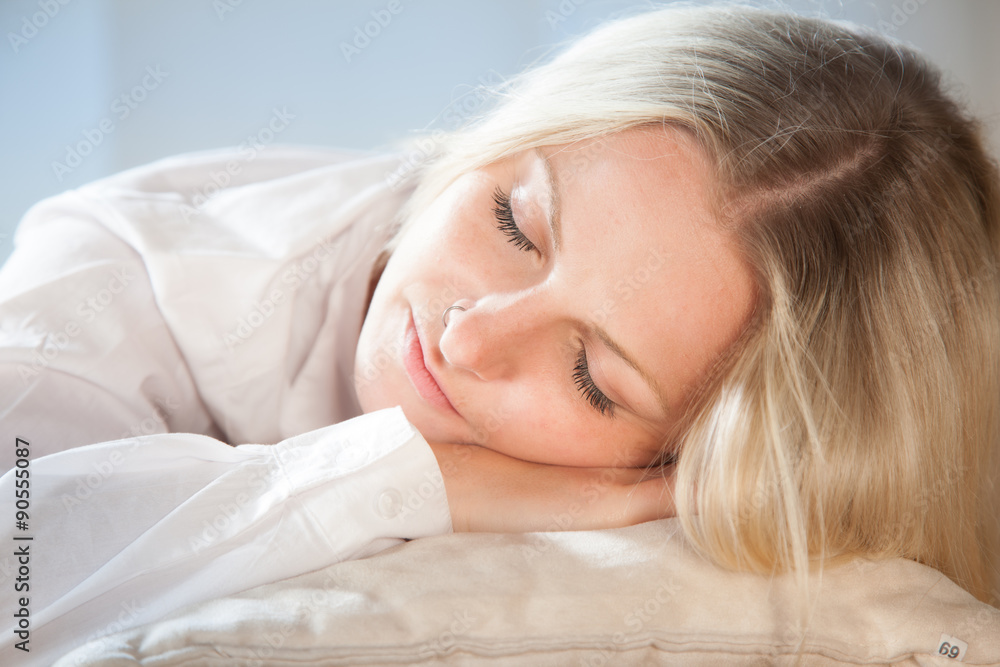 Fototapeta premium frau schläft