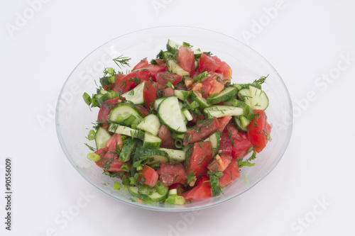 Салат из свежих огурцов и помидор.