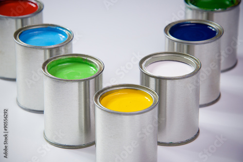 Latas coloridas