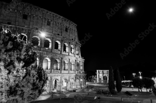 Canvas Print Rome's circus Coliseum, illuminated at night
