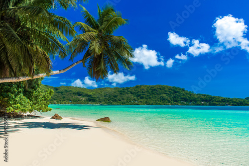 Anse a La Mouche - Paradise beach on tropical island in Seychelles, Mahe © Simon Dannhauer