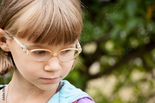  little blond girl with glasses