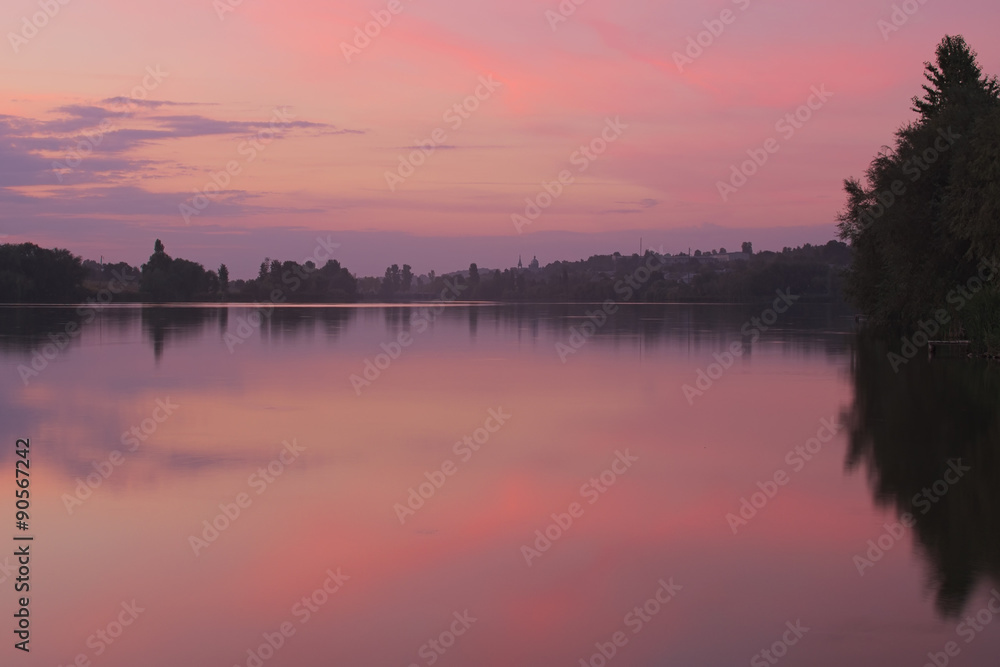 Obraz premium Summer evening on the lake