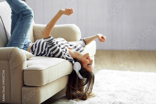 Woman listening music in he...