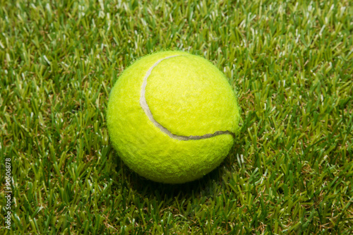 tennis ball on tennis grass court © Gohengs