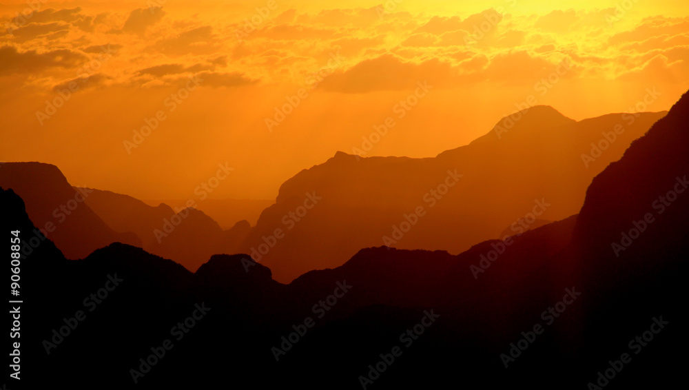 levé de soleil sur Mafate depuis le Maïdo, île de la Réunion