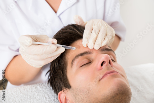 Obraz na płótnie Man receiving cosmetic injection