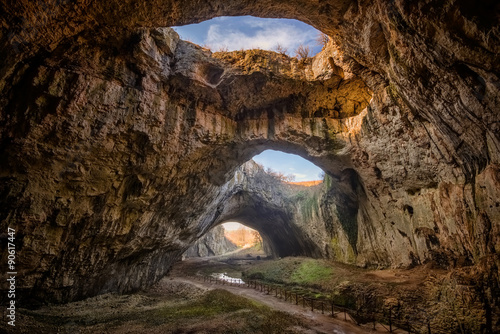 Fotografia Magnificent view of the Devetaki cave, Bulgaria