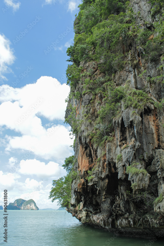 Fototapeta premium James Bond Island is a limestone located in Ao Phang Nga national park, Thailand