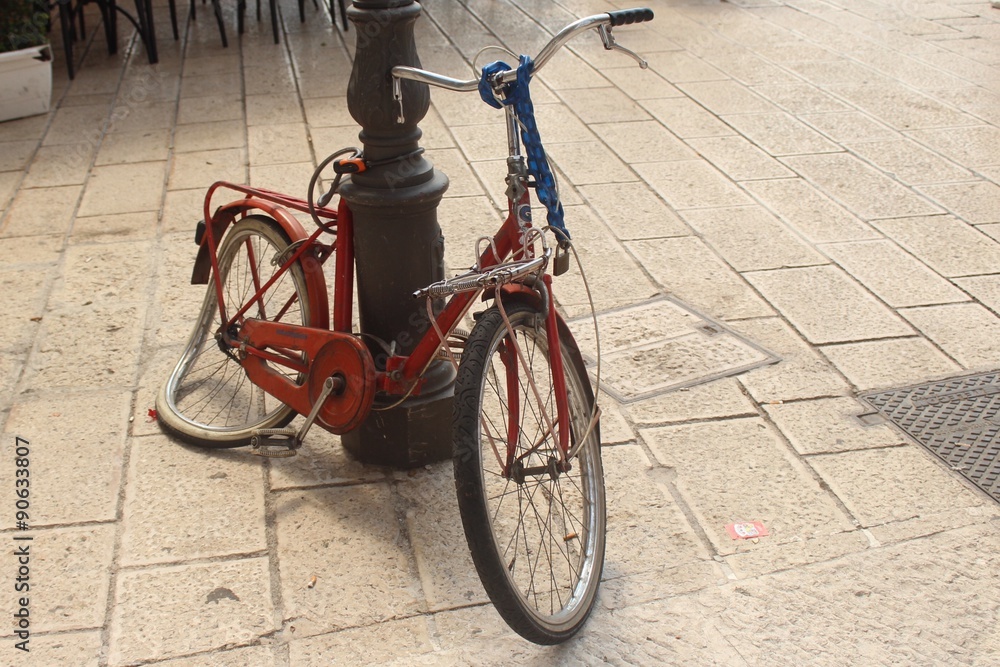 Obraz premium Fahrrad mit kaputter Felge